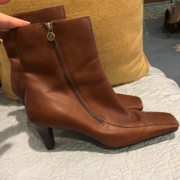 Light brown leather Aigner short boots, Size 9M - Picture 1 of 4